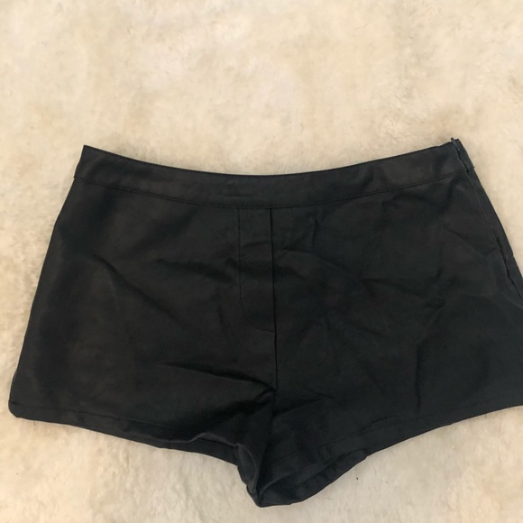 Leather shorts - Picture 4 of 6